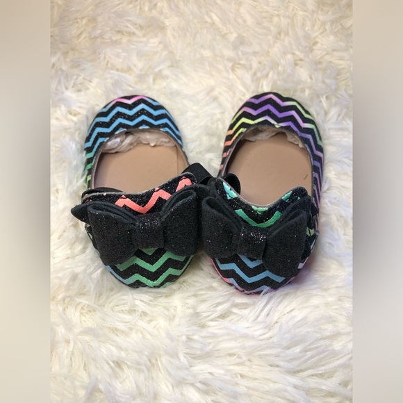 Monkey Feet Multicolor Chevron Kids Slippers with Bow NWOT 18-24M - Picture 2 of 16